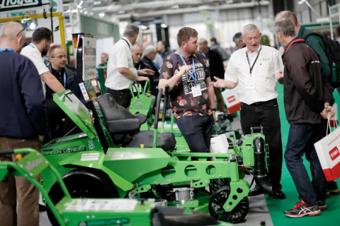 英国伯明翰割草机、草坪场地管理展览会展会现场图片