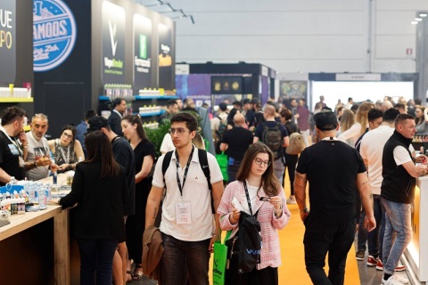 意大利博洛尼亚电子烟展览会展会现场图片