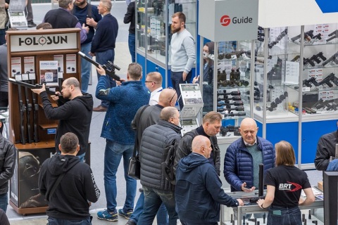 俄罗斯莫斯科枪械及狩猎装备贸易展览会展会现场图片