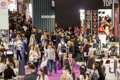 意大利博洛尼亚美容包装包材展展会现场图片