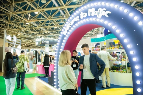 俄罗斯莫斯科儿童青少年服装展览会展会现场图片