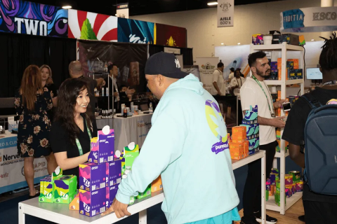 美国劳德代尔堡大麻及电子烟展展会现场图片