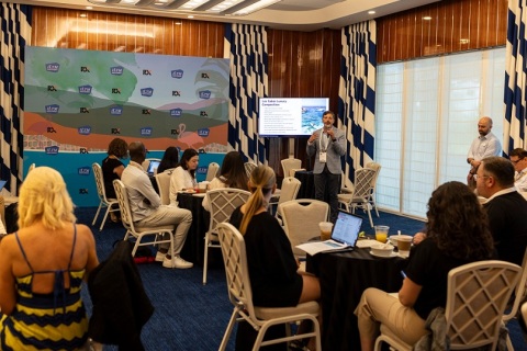 法国戛纳豪华旅游展览会展会现场图片