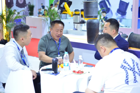 山东济南全国汽车配件交易会-汽配会展会现场图片