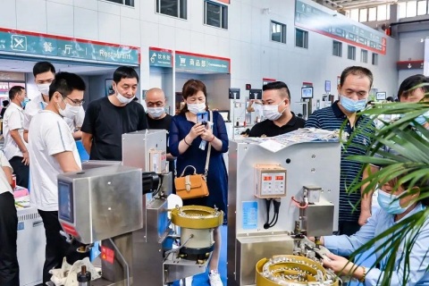 青岛国际缝制设备展览会展会现场图片