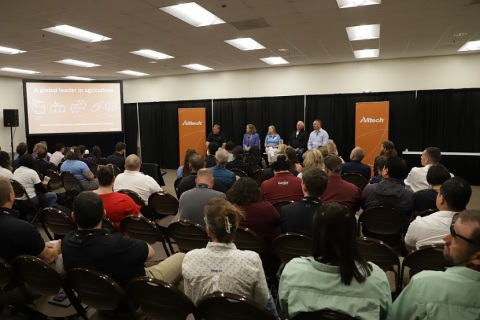 美国爱荷华洲猪业畜牧展览会展会现场图片