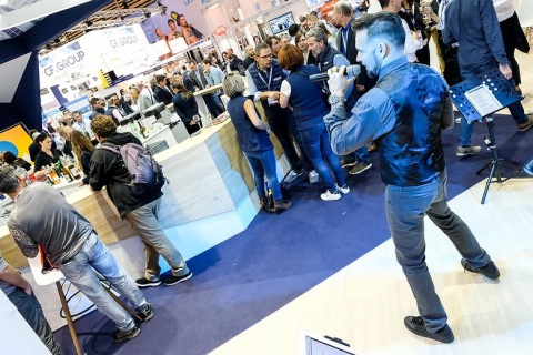 法国里昂泳池桑拿设备展览会展会现场图片