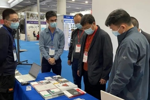 广州两用技术装备成果交易会展会现场图片