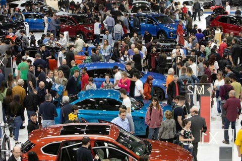 西班牙巴塞罗那车展展会现场图片