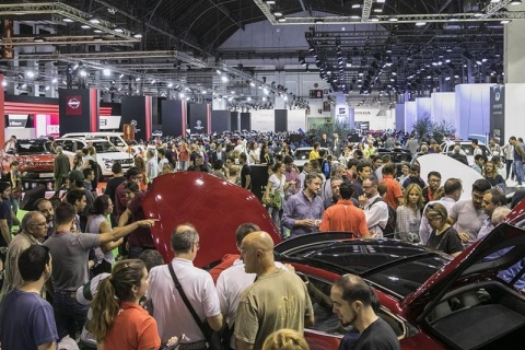 西班牙巴塞罗那车展展会现场图片