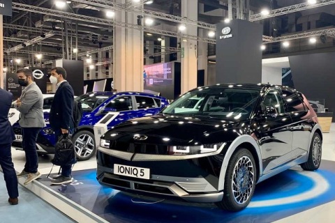 西班牙巴塞罗那车展展会现场图片