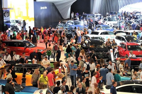 西班牙巴塞罗那车展展会现场图片