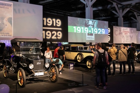 西班牙巴塞罗那车展展会现场图片