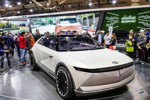 加拿大多伦多国际汽车、电动车展览会展会现场图片