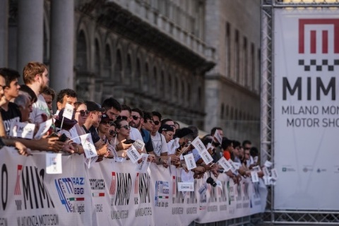 意大利米兰车展展会现场图片