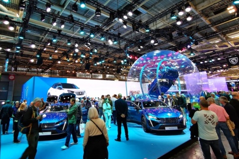 法国巴黎车展展会现场图片