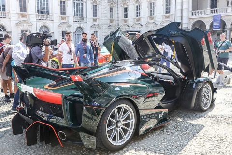 意大利米兰车展展会现场图片