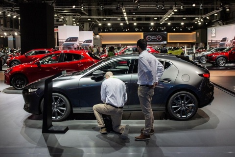 西班牙巴塞罗那车展展会现场图片