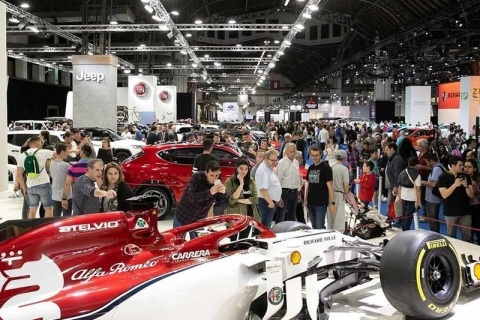 西班牙巴塞罗那车展展会现场图片