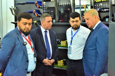 乌兹别克斯坦汽车工业及配件展览会展会现场图片