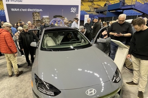 加拿大蒙特利尔电动车展览会展会现场图片