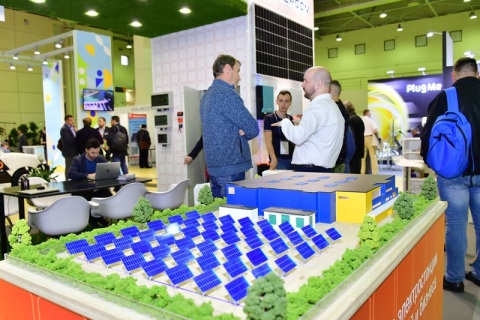 俄罗斯莫斯科太阳能光伏展-俄罗斯新能源电动车展展会现场图片