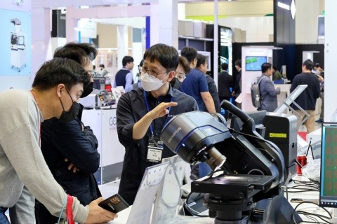 日本名古屋汽车技术展览会展会现场图片