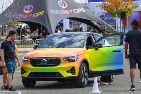 英国汽车电气化技术展览会展会现场图片