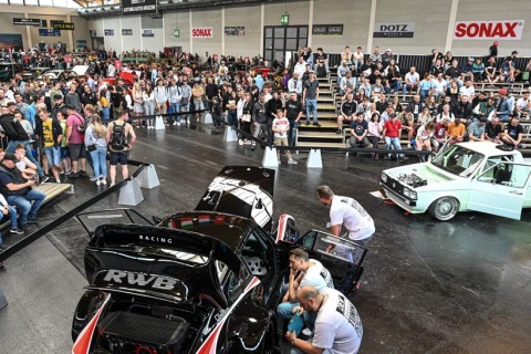 德国腓特烈港改装车展览会展会现场图片