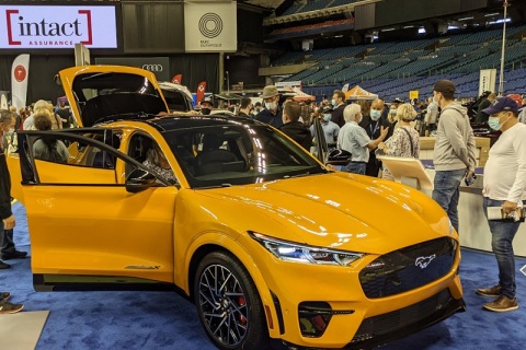 加拿大蒙特利尔电动车展览会展会现场图片