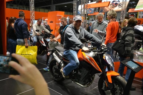 英国伯明翰摩托车展览会展会现场图片