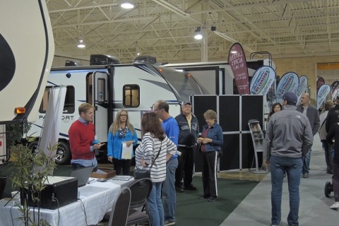 美国赫尔希房车及露营展览会展会现场图片
