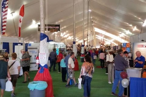 美国亚利桑那州房车展览会展会现场图片