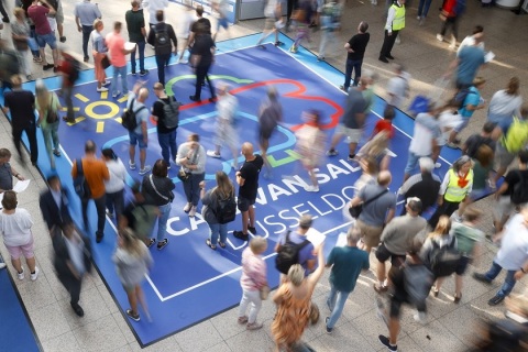 德国杜塞尔多夫房车露营展览会展会现场图片