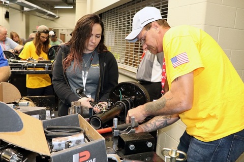 美国赫尔希房车及露营展览会展会现场图片