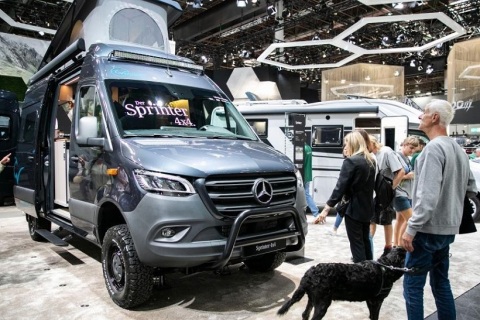 德国杜塞尔多夫房车露营展览会展会现场图片