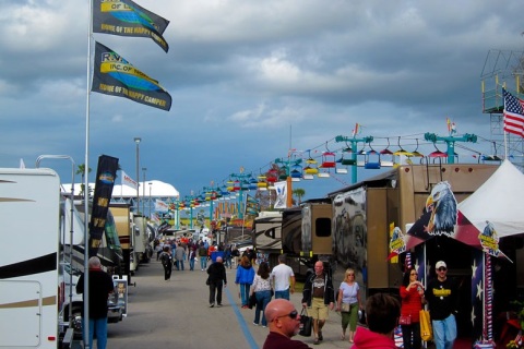 美国赫尔希房车及露营展览会展会现场图片