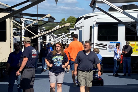 美国赫尔希房车及露营展览会展会现场图片