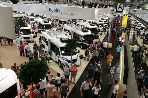 英国伯明翰房车露营展览会展会现场图片