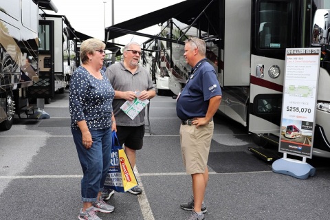 美国赫尔希房车及露营展览会展会现场图片