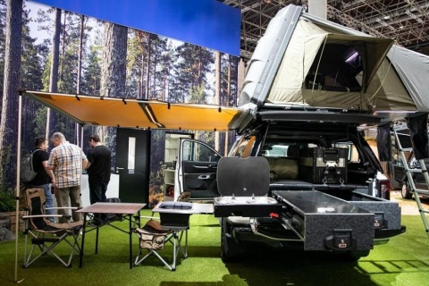 德国杜塞尔多夫房车露营展览会展会现场图片