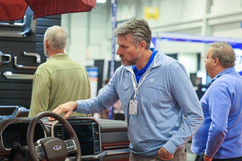 美国诺维汽车发动机测试展览会展会现场图片