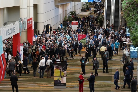 美国公共交通及客车展览会展会现场图片