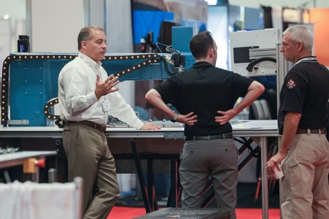 美国诺维汽车发动机测试展览会展会现场图片