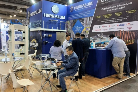 加拿大玻璃及门窗幕墙展览会展会现场图片