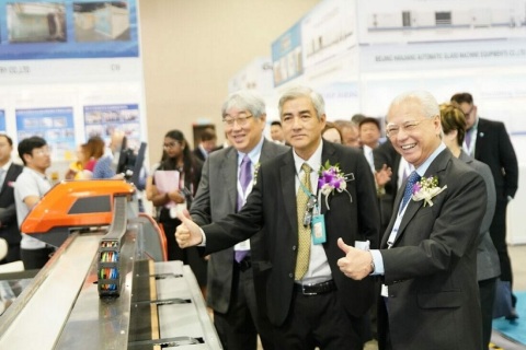 印尼亚洲玻璃门窗幕墙展览会展会现场图片