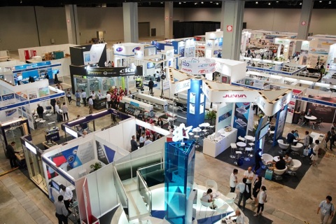 印尼亚洲玻璃门窗幕墙展览会展会现场图片