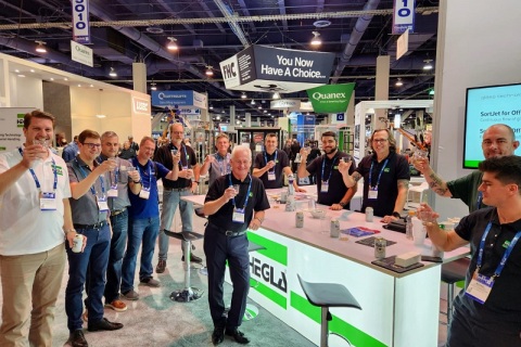 美国玻璃门窗幕墙展览会展会现场图片