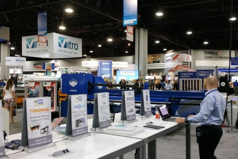 美国玻璃门窗幕墙展览会展会现场图片