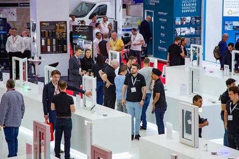 英国伯明翰玻璃门窗展览会展会现场图片